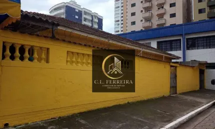 Casa isolada de esquina  com 3 quartos  à 100  mts da praia na aviação - praia grande/sp