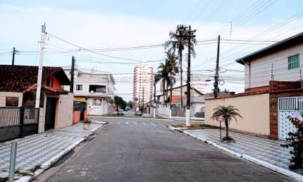 Sobrado para venda em Solemar de 375.00m² com 5 Quartos, 1 Suite e 4 Garagens