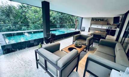 Linda mansão à venda, com sete suítes masters com closet, home amplo e moderno, uma suíte no térreo, área construida 922m², Alphaville I, Salvador-Ba