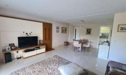Apartamento à venda com Três Quartos, sendo um suíte, Duas vagas soltas, 101m², posição norte-sul, Alphaville I, Paralela, Salvador-Ba