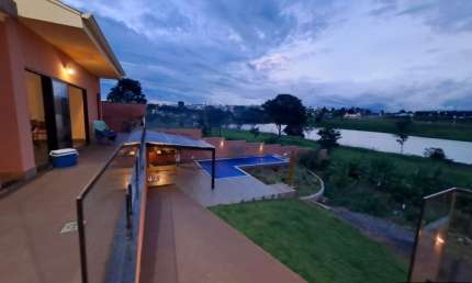 Sobrado de Alto padrão no Condomínio Marinas Di Caldas! Localização privilegiada com vista para o Lago Corumbá - Caldas Novas.