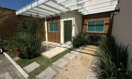 Casa Linear c/móveis - 2 Quartos - Próximo ao Park Shopping - Condomínio Fechado