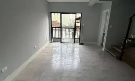 Sobrado Tríplex em Village com 2 Suítes e Lazer Privativo para Alugar