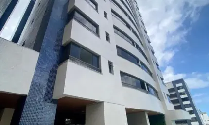 PITUBA  4/4 sendo 3 suítes, sendo uma com closet, sala ampla, 137 m2, varanda gourmet, lavabo, dependência completa de empregada, cozinha, área de serviço,03 vagas de garagem, 