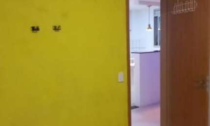 Apartamento 2/4 no Condomínio Solar das Palmeiras em Abrantes ,3º andar de escadas com vaga de estacionamento