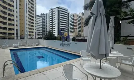 Pituba 3 quartos, sendo uma suíte,  dependência completa de empregada,  decorado , banheiro social e banheiro de serviço.