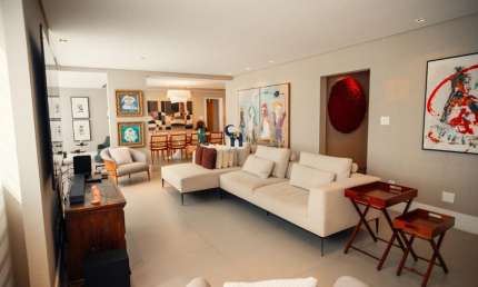 APARTAMENTO À VENDA NA GRAÇA. TOTALMENTE REFORMADO, NASCENTE , EM ANDAR ALTO COM VISTA PANORÂMICA DA CIDADE E DO MAR,  PRINCIPAL AVENIDA DA GRAÇA