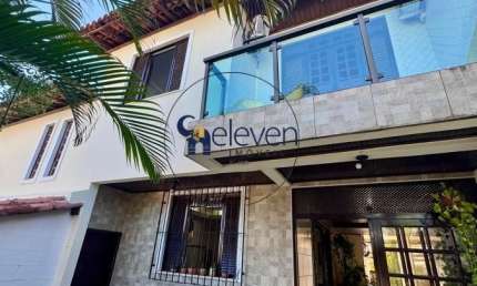 Venham conferir essa casa  3 suites com gabinete próximo do Shopping Itaigara e Praça Ana Lúcia 