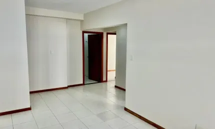 EXCELENTE APTO NA PITUBA - 2/4 SENDO UMA SUÍTE E DEPENDÊNCIA REVERTIDA PARA QUARTO.