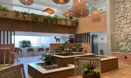 Lindo apartamento  novo, mobiliado,  climatizado, sendo 1 quarto com suíte, sala, varanda , vista mar,  muito bem distribuído em 25m²,  1 vaga de garagem  coberta.