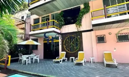 CASA NO CANDEAL  BELÍSSIMA CASA COM 3 SUÍTES + ESCRITÓRIO, 3 PAVIMENTOS, PISCINA E VISTA PERMANENTE PARA A RESERVA FLORESTAL, NO CANDEAL