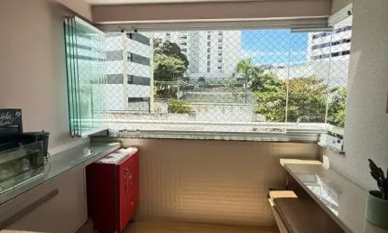 Apartamento à venda no candeal  2/4 com closet • 63 m2• 1 suite  reformado • 2 vagas