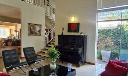 ÓTIMA CASA COM MUITO ESPAÇO DE CONVIÊNCIA NO RESIDENCIAL FABER 1 - AO LADO DO SHOPPING IGUATEMI