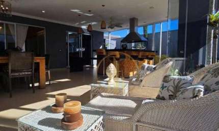 LINDA CASA TÉRREA COM AMPLO ESPAÇO GOURMET E PISCINA NO DAMHA 2