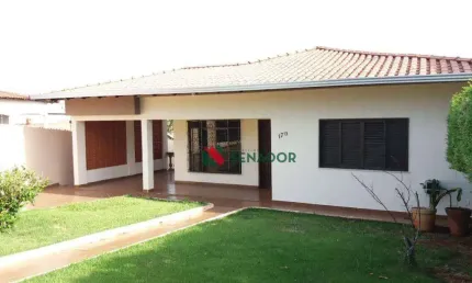 Casa com 3 dormitórios à venda, 300 m² por R$ 670.000,00 - Jardim Shangri-la A - Londrina/PR