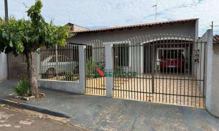 São 3 CASAS INDEPENDENTES  com dormitórios à venda, 252 m² por R$ 590.000 - Interlagos - Londrina/PR