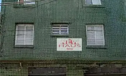 Predio Com./Res. à venda por R$ 2.500.000,00 sendo,  6 Aptos de 2 Dormitórios e uma quitinet, mais 3 Armazens pequenos no mesmo terreno