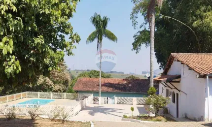 Chácara com Piscina à Venda no Bairro do pinhal em Cabreúva
