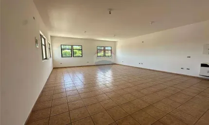 Sala comercial para alugar na Avenida Vereador José Donato, 771, Jacaré, Cabreúva
