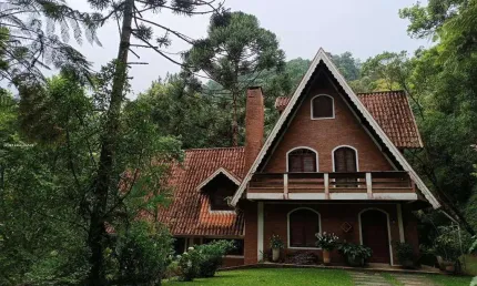 Casa para Venda em Santo Antônio do Pinhal, 2 dormitórios, 1 suíte, 3 banheiros