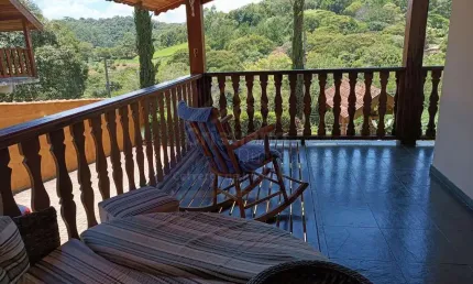 Casa em Santo Antônio do Pinhal: Espaço e Conforto!