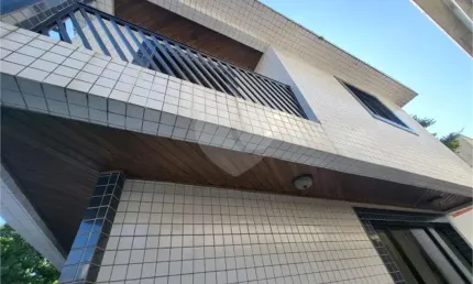 Casa com 4 quartos à venda no Embaré, Santos 