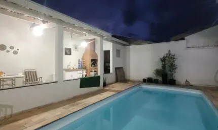 Casa térrea com 3 dormitórios- piscina no Vista Verde.