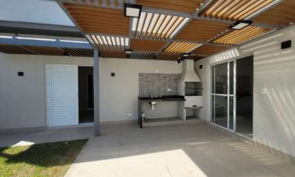 Casa térrea, moderna, no condomínio Terras do Vale.