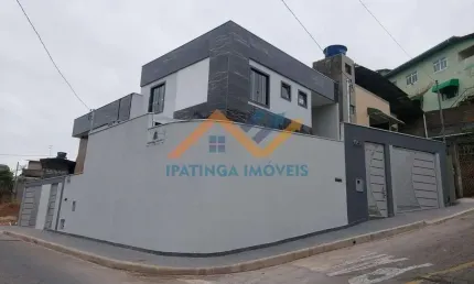 Casa Duplex de 3 quartos e 2 Vagas de garagem no Bairro Tirandetes