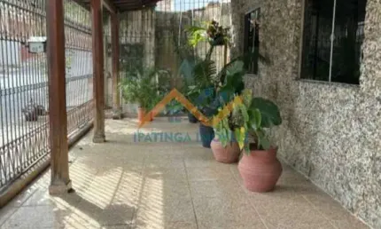 Casa à Venda em Vila Celeste, Ipatinga - 3 Dormitórios, R$600k