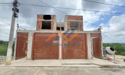 Casa Tríplex á venda no bairro Residencial Bethânia - Santana do Paraiso