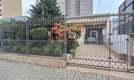 Casa para Venda em Taubaté, Centro, 4 dormitórios, 2 banheiros, 2 vagas