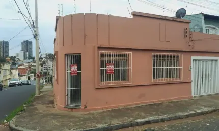 Casa com 3 dormitórios, 144 m² - venda por R$ 550.000,00 ou aluguel por R$ 2.200,00/mês - Jardim Alexandre Campos - Uberaba/MG