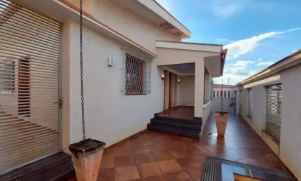 Casa com 3 dormitórios à venda, 400 m² por R$ 1.300.000,00 - Abadia - Uberaba/MG