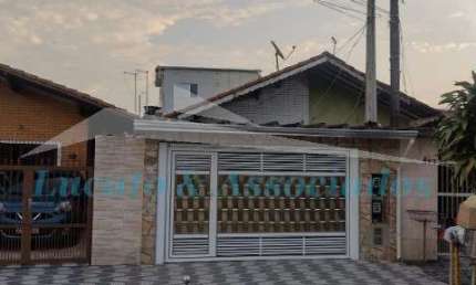 Edícula tipo sobrado para locação na Vila Mirim em Praia Grande SP, 02 dormitórios sendo 02 suítes, sala, cozinha, banheiro e área de serviço. sem vag
