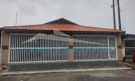 Casa de Condomínio na Vila Mirim, sendo 02 dormitórios
