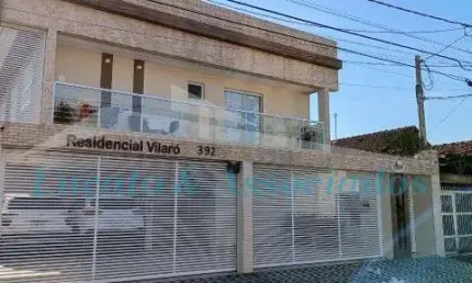 Casa de condomínio térrea com quintal e churrasqueira. 02 dormitórios, sala, cozinha e área de serviço. com 01 vaga de garagem coberta. mobiliado.