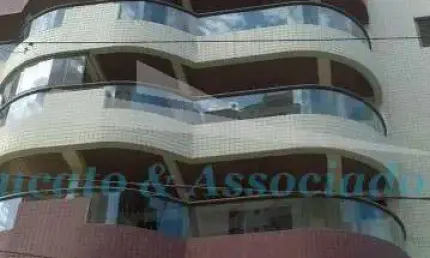 Apartamento à venda em praia grande-sp, campo da aviação: 2 quartos, 1 suíte, 1 sala, 2 banheiros, 1 vaga, 80m². confira!