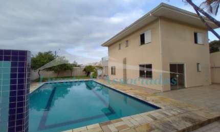 Sobrado no Balneario Florida, Praia Grande SP, sendo 04 dormitorios, 02 suites, 04 vagas, 03 banheiros, piscina, quintal com churrasqueira, fogão de l