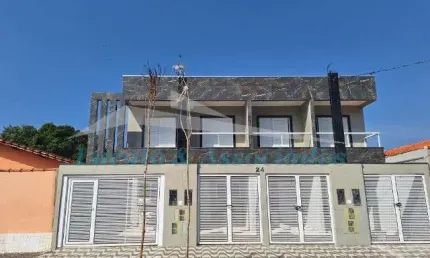 Sobrado individual no tude bastos, 02 dormitórios, sacada, sala, cozinha, banheiro, lavabo e área de serviço com 01 vaga de garagem.