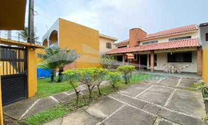Imperdível Sobrado à Venda em Praia Grande-SP, Bairro Mirim: 4 Quartos, 2 Suítes, 1 Sala, 3 Banheiros, 4 Vagas de Garagem, 180m².