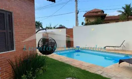 Imóvel de Alto Padrão: Casa com 3 Quartos, 1 Suíte e 3 Vagas em Praia Grande-SP - Balneario Florida