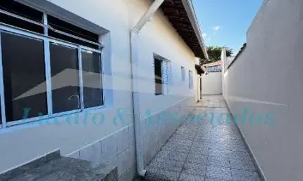 Imperdível oportunidade: casa à venda na guilhermina, praia grande-sp, 2 quartos, 1 suíte, 1 sala, 3 banheiros, 2 vagas, 120m².