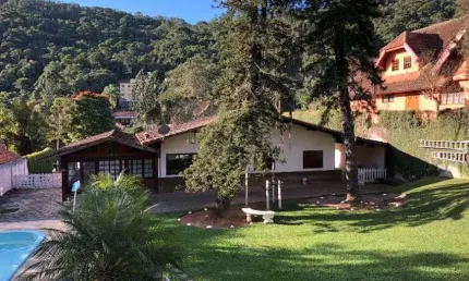 Excelente casa com 7 quartos em Albuquerque - Teresópolis - RJ