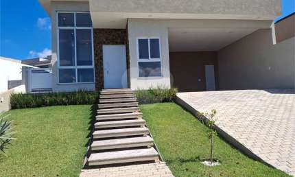 Casa térrea com 3 quartos à venda em Loteamento Lagos De Jarinu - SP