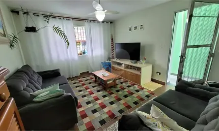Casa com 4 quartos à venda em Parque Maria Domitila - SP