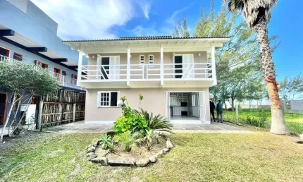 Casa com 3 quartos à venda na Rua Argentina, 654, Zona Norte, Capão da Canoa por R$ 490.000