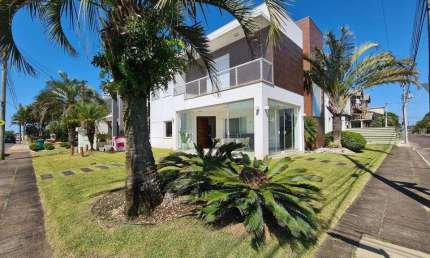 Casa em condomínio fechado com 5 quartos à venda na Avenida Central, 11, Zona Nova, Capão da Canoa por R$ 1.800.000