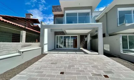 Casa com 3 quartos à venda na Rua José Milton Lopes, 363, Zona Nova, Capão da Canoa, 130 m2 por R$ 1.090.000