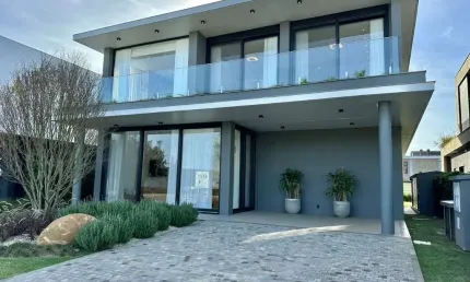 Casa em condomínio fechado com 5 quartos à venda na rua rio jacuí, 1366, centro, xangri-lá por r$ 5.200.000